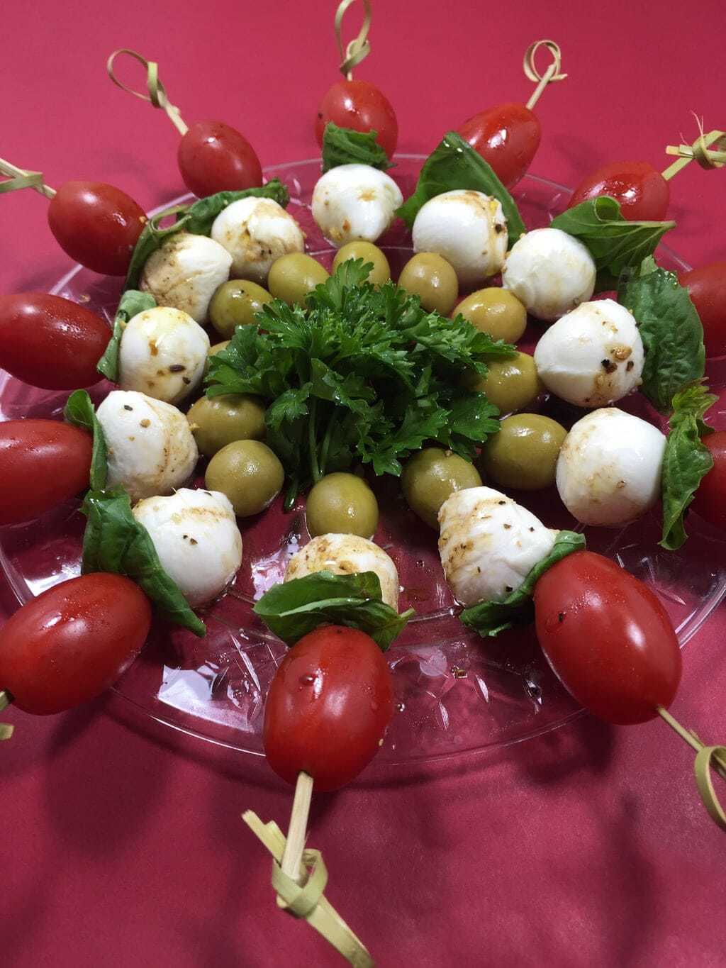 Caprese Salad with Green Olivesi