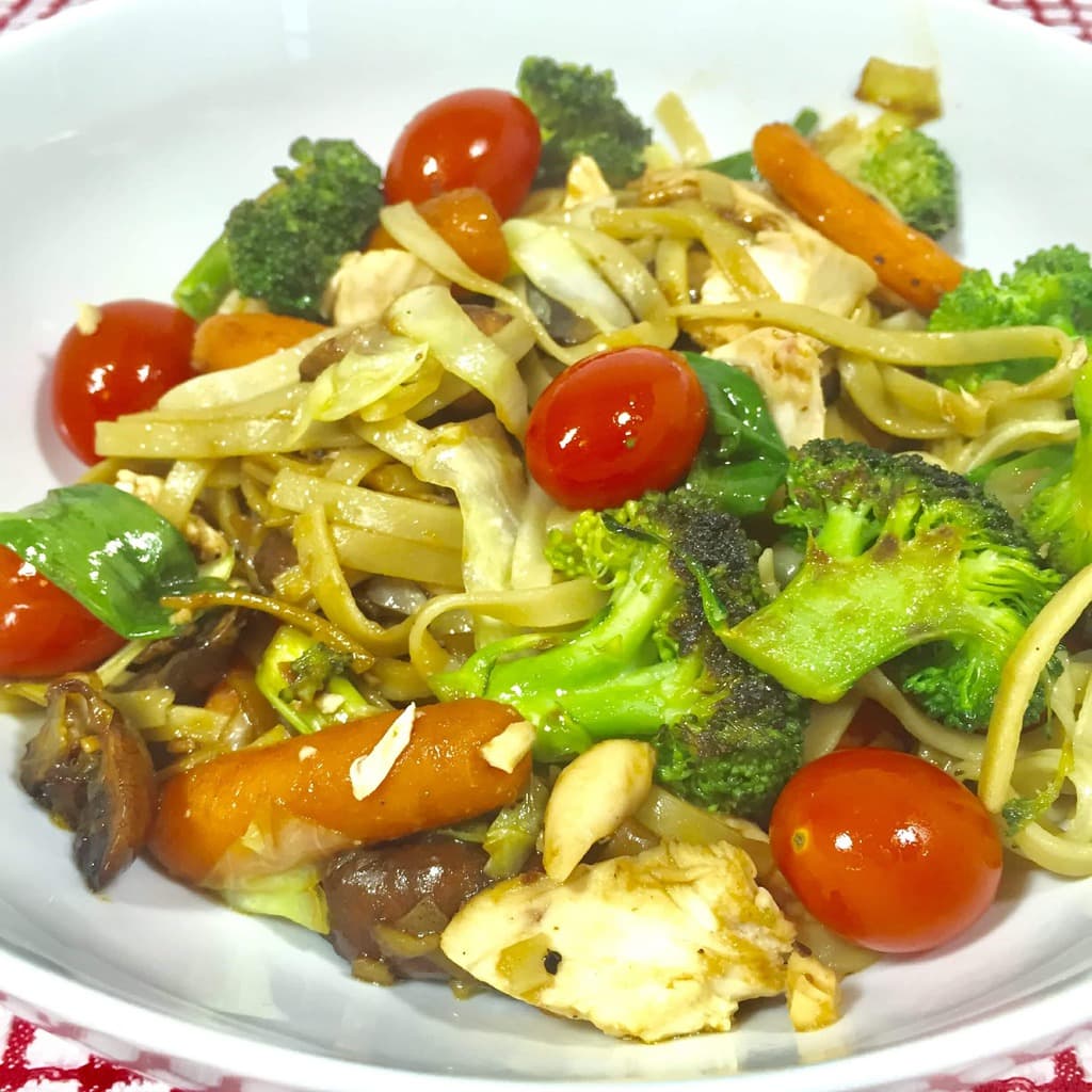 Green Tea Yakisoba with Chicken and Vegetables Yakisoba