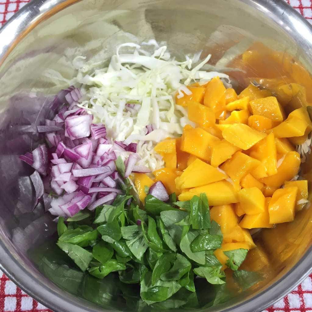 Sautéed Scallops with Mango Slaw Sea Scallops with Mango Slaw
