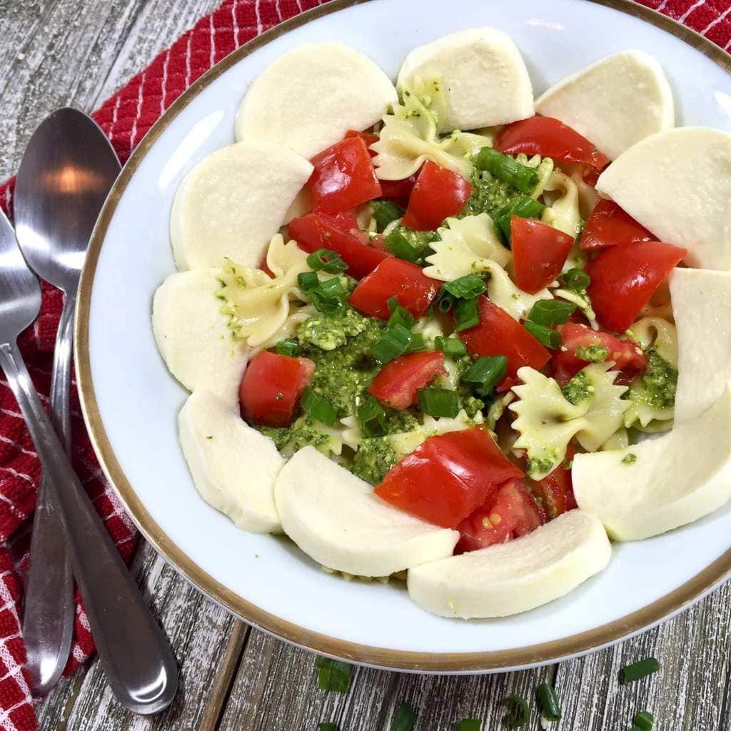 Easy Caprese Pasta Salad