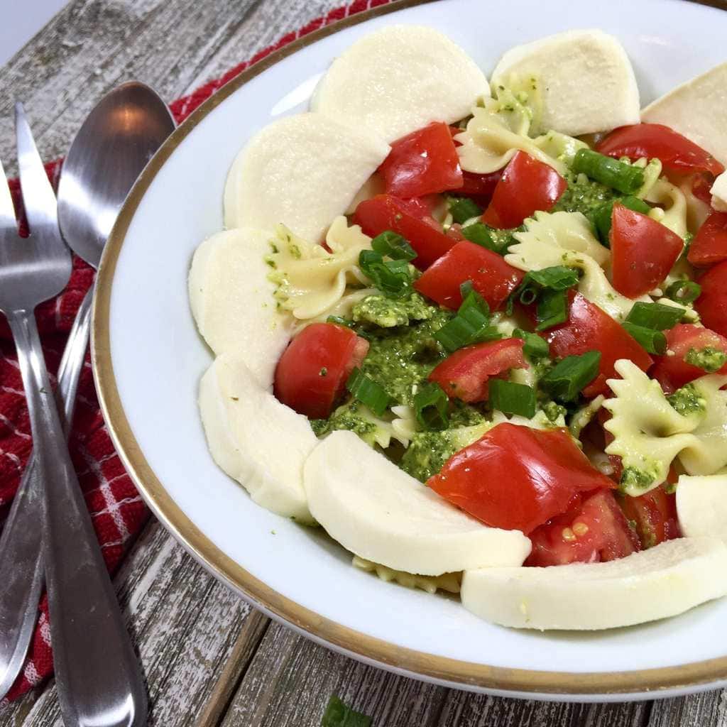 Easy Caprese Pasta Salad