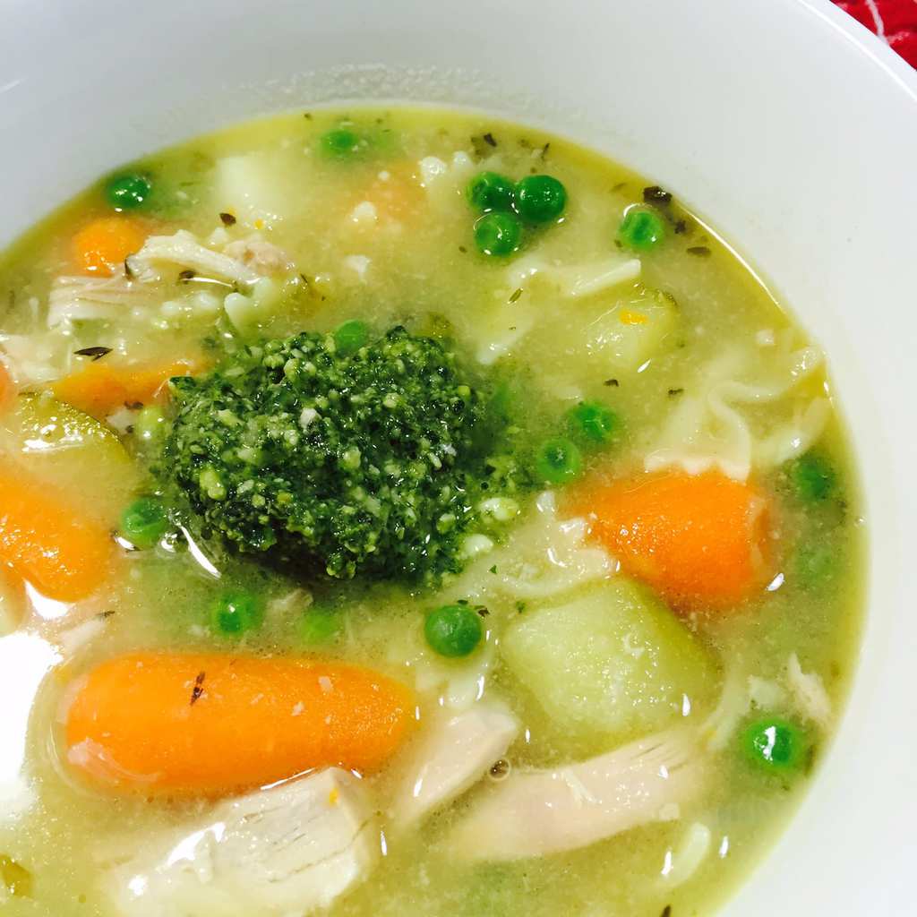 Chicken soup with Pesto in center