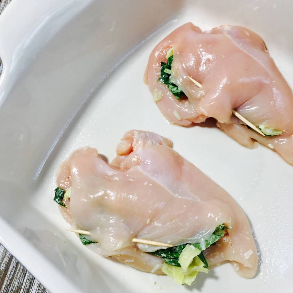 Stuffed chicken breasts ready to bake